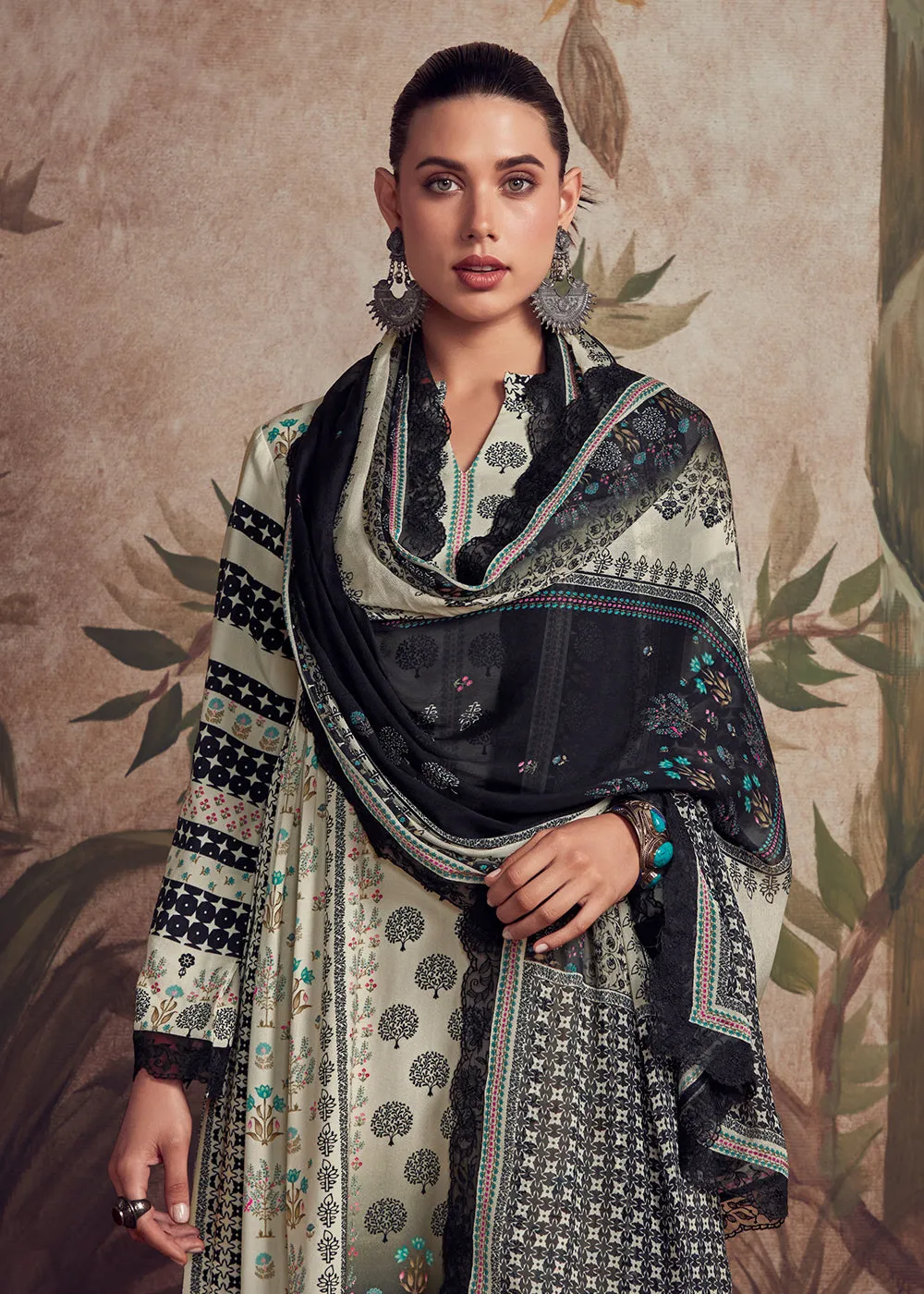 Off White Digital Printed Pakistani Style Salwar Suit